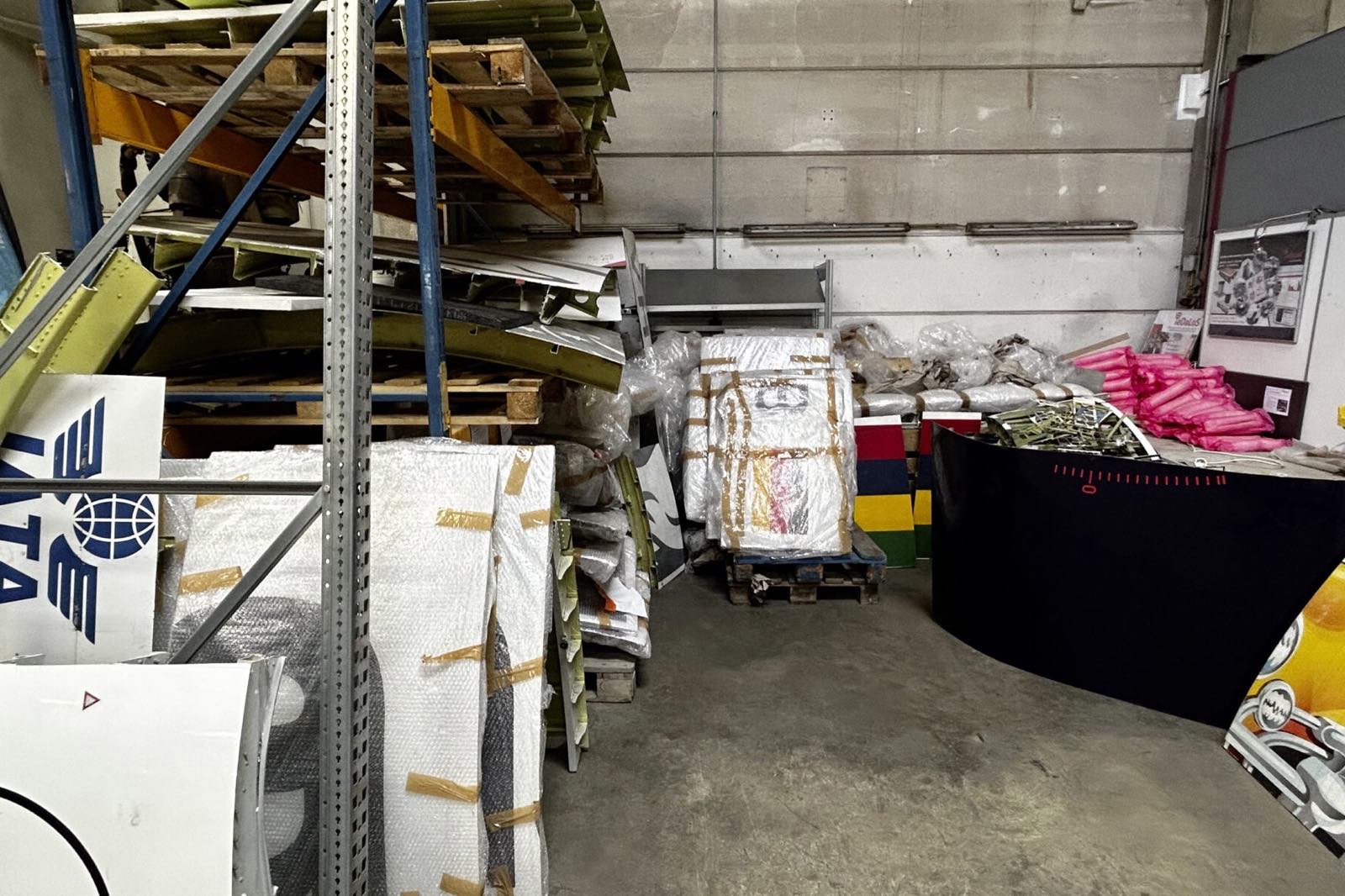 The store in Vienna: fuselage panels, stringers and logos, sorted by airframe.